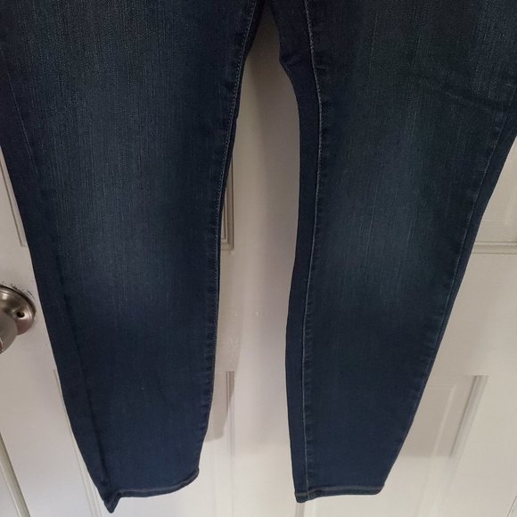 Torrid EUC Women's Plus Size 18 Short Sky High Skinny Premium Stretch Dark Jean - Picture 4 of 12